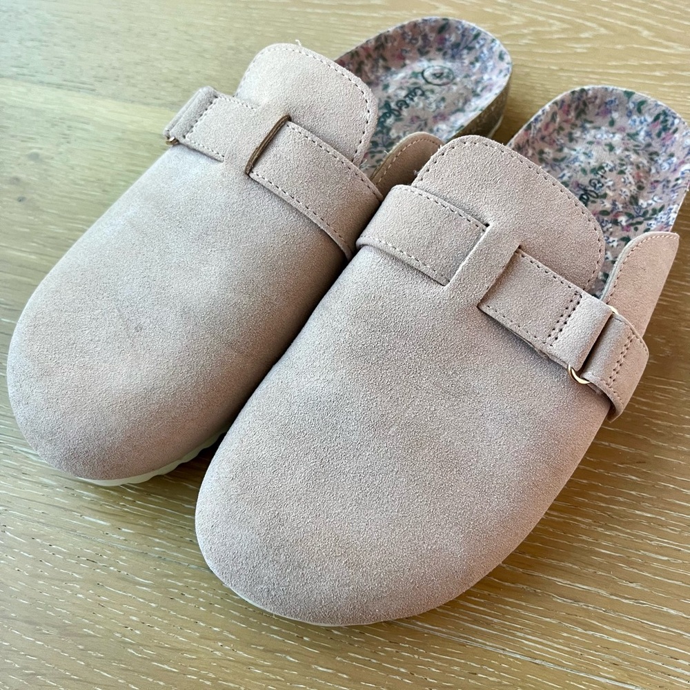 Girls clogs